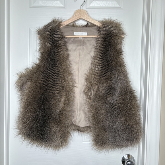 New York & Company Faux Fur Vest in Rich Brown - Picture 4 of 6